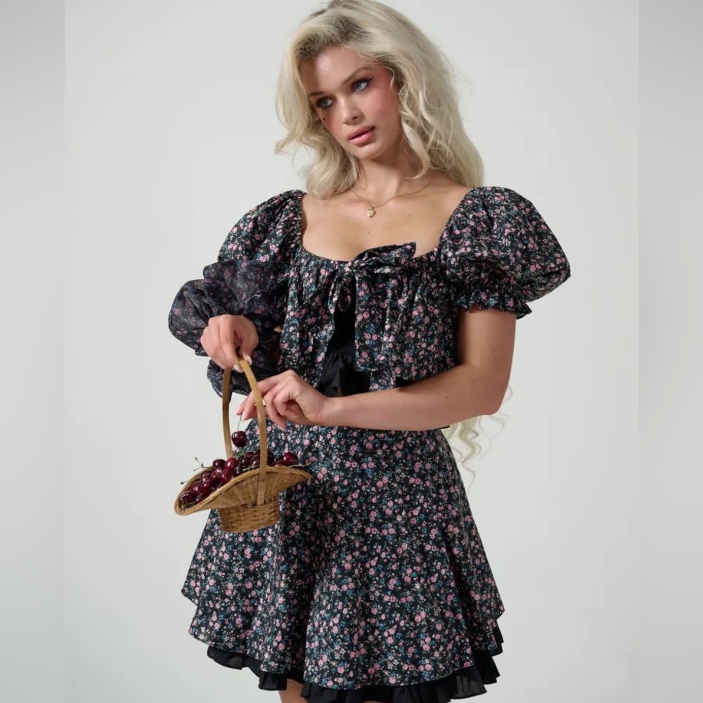 Selkie One of a Kind Picnic Set Top in Garden Song / SIZE XS-S